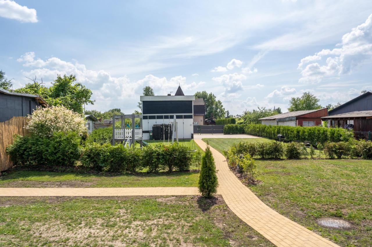 Family Garden House With Free Private Parking & Playground Villa Riga Kültér fotó