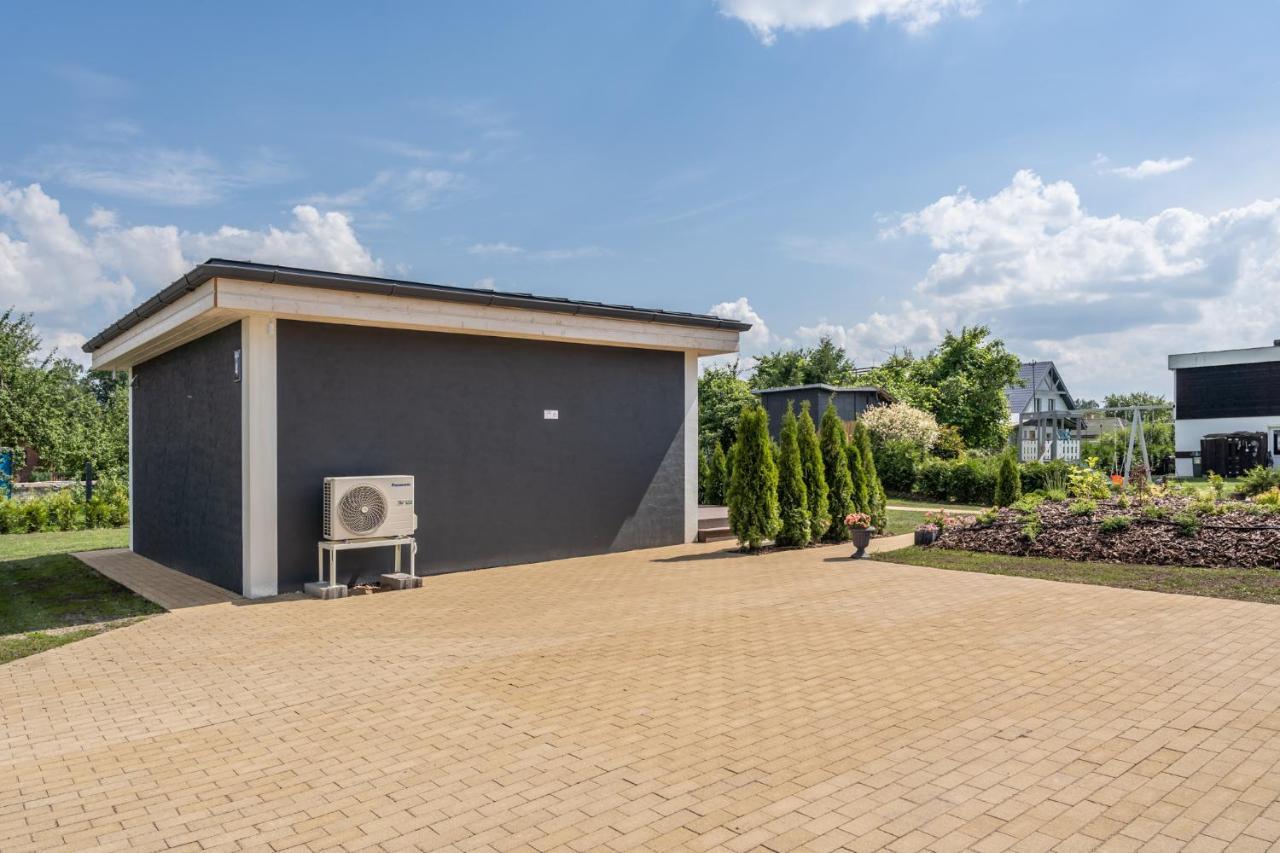 Family Garden House With Free Private Parking & Playground Villa Riga Kültér fotó