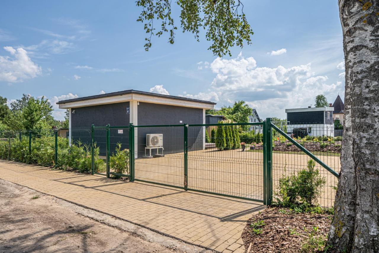 Family Garden House With Free Private Parking & Playground Villa Riga Kültér fotó