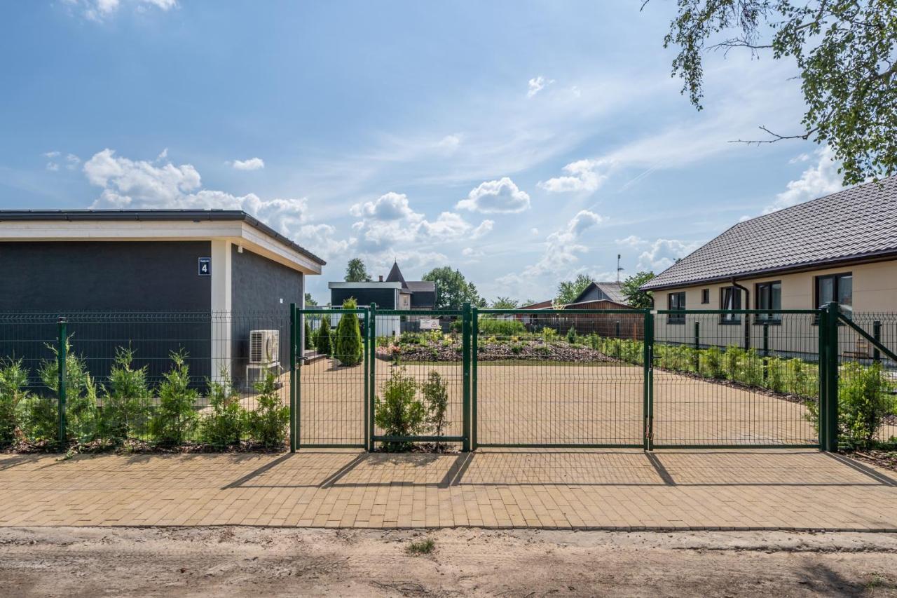 Family Garden House With Free Private Parking & Playground Villa Riga Kültér fotó