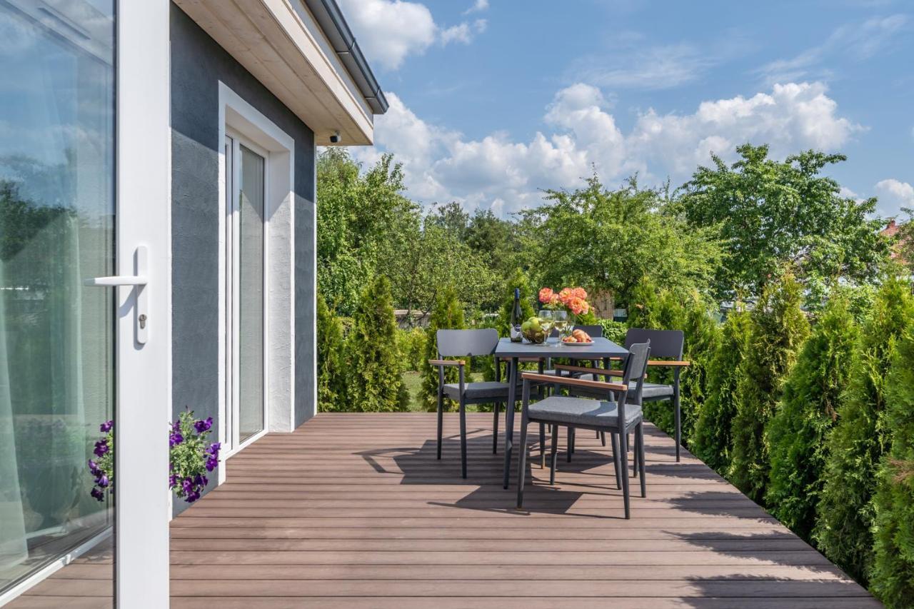 Family Garden House With Free Private Parking & Playground Villa Riga Kültér fotó