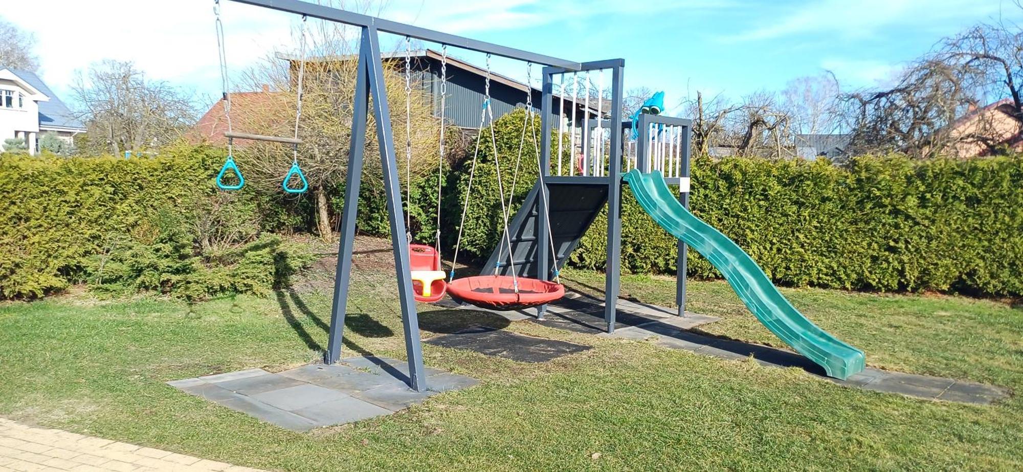 Family Garden House With Free Private Parking & Playground Villa Riga Kültér fotó